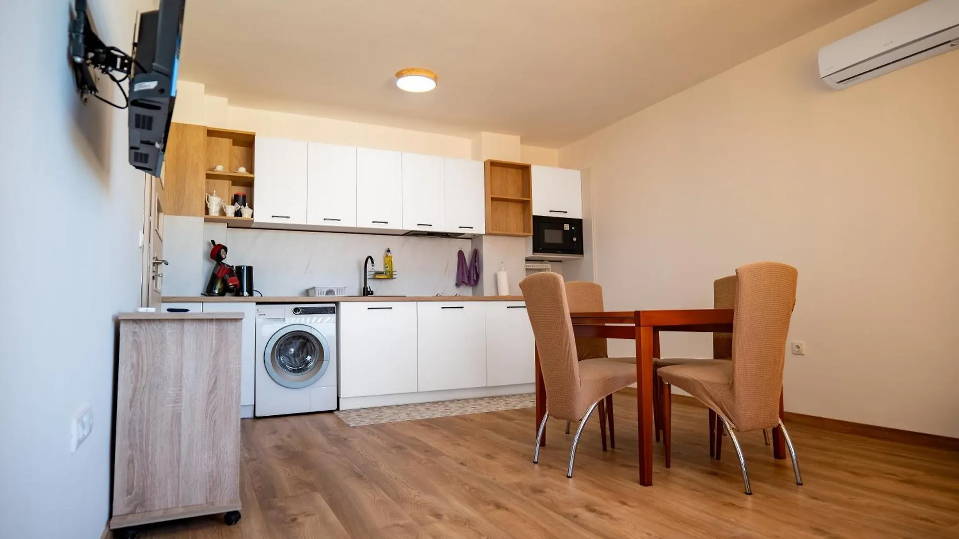Galina Apartment Cozy Suite With Free Parking ヴァルナ