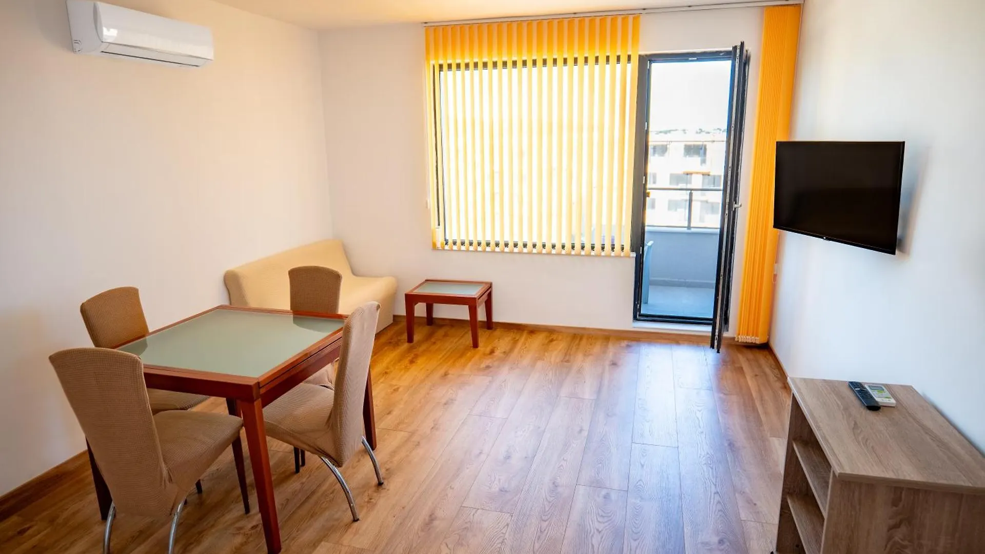 Galina Apartment Cozy Suite With Free Parking ヴァルナ ブルガリア